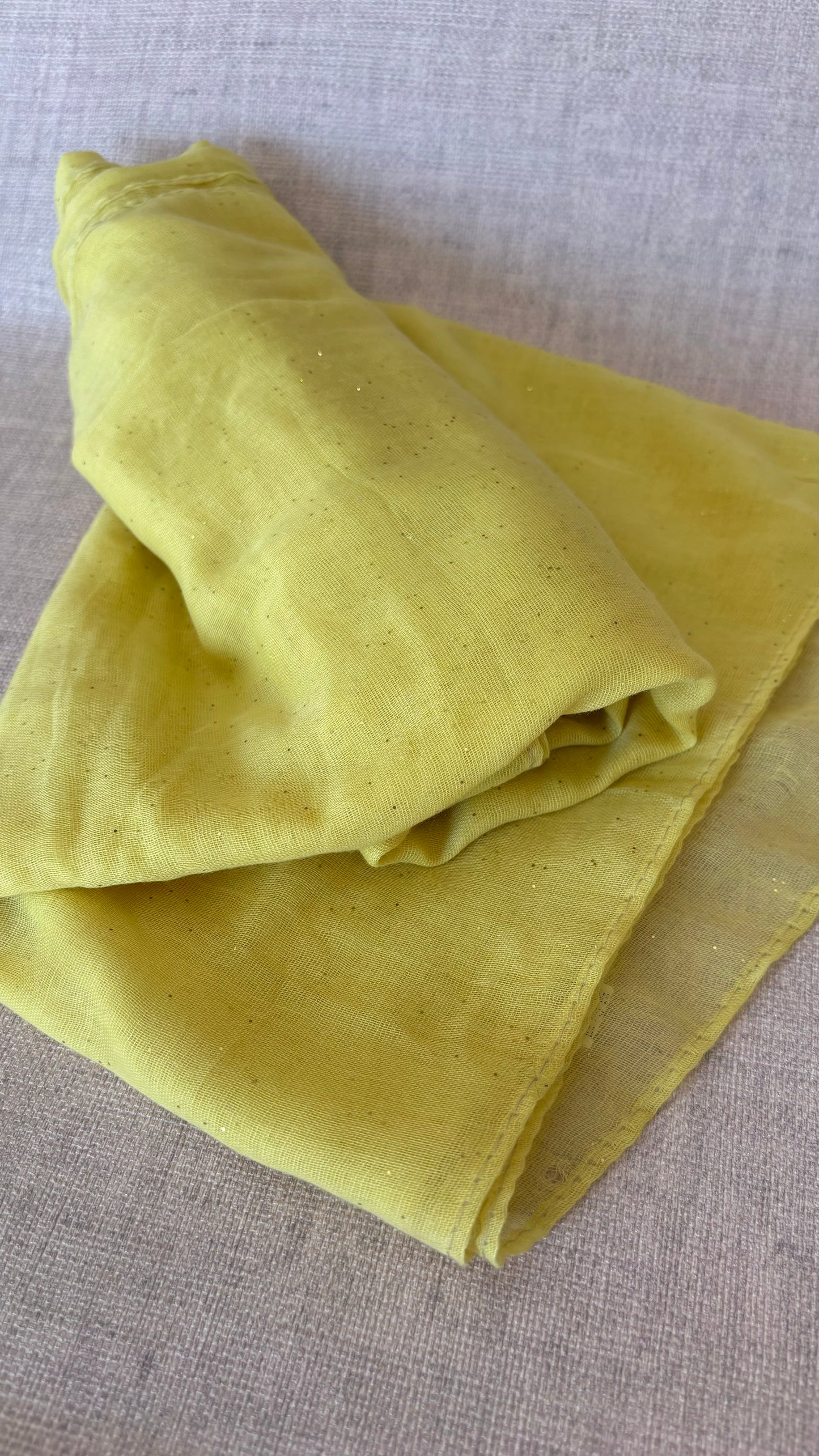 Pashmina amarilla con brillos