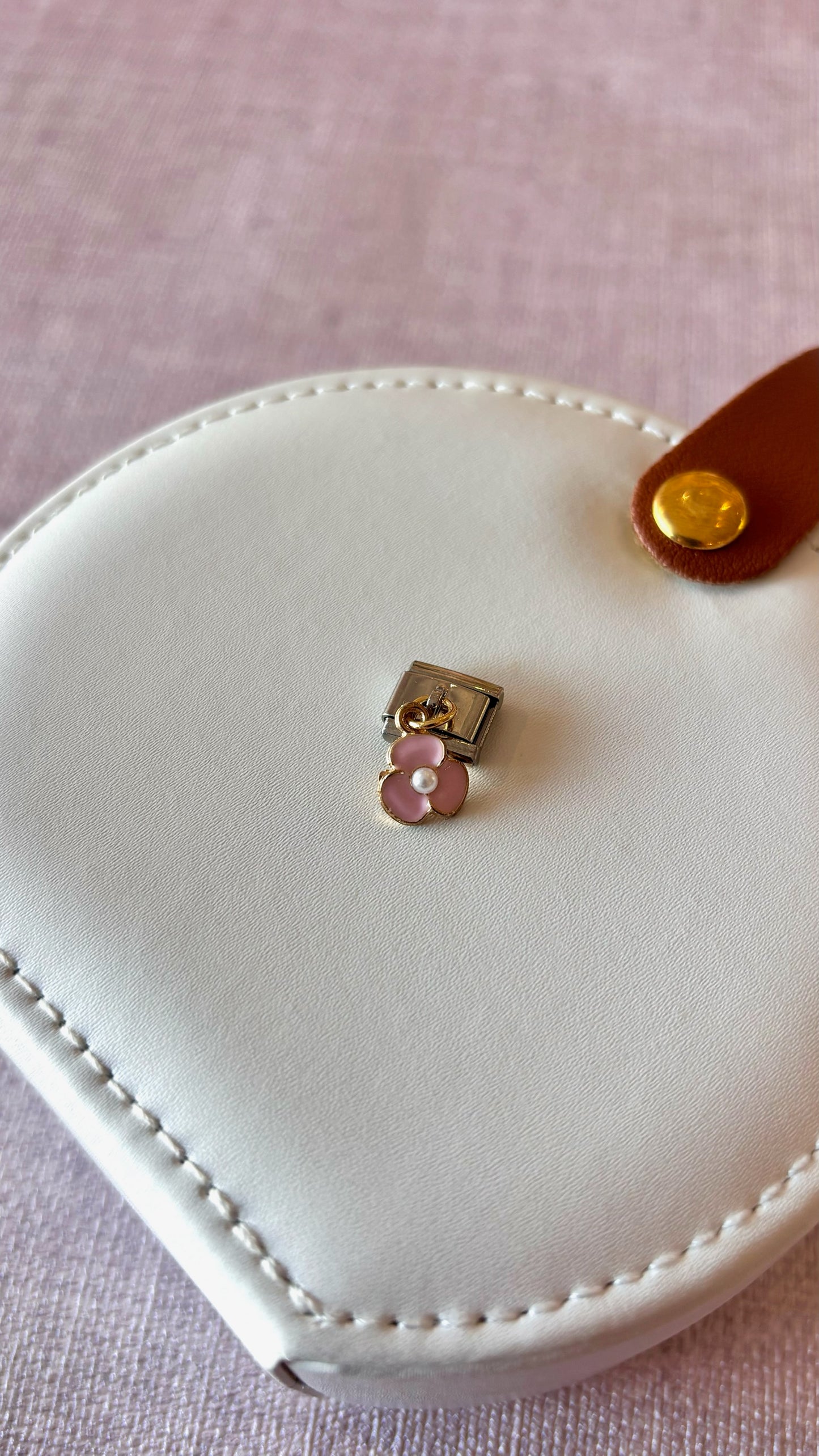 Charm colgante flor rosa