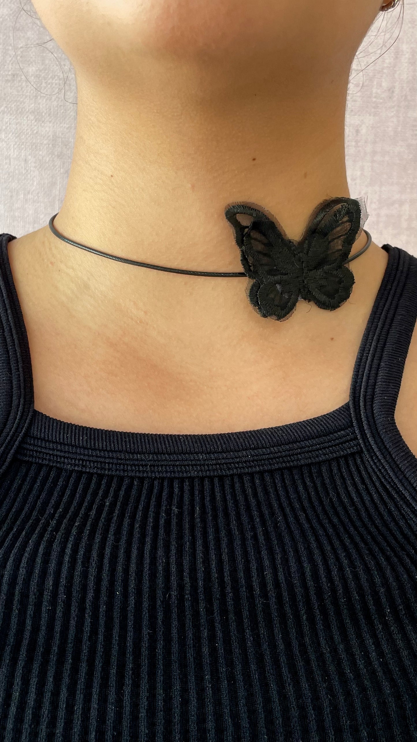 Collar con mariposa