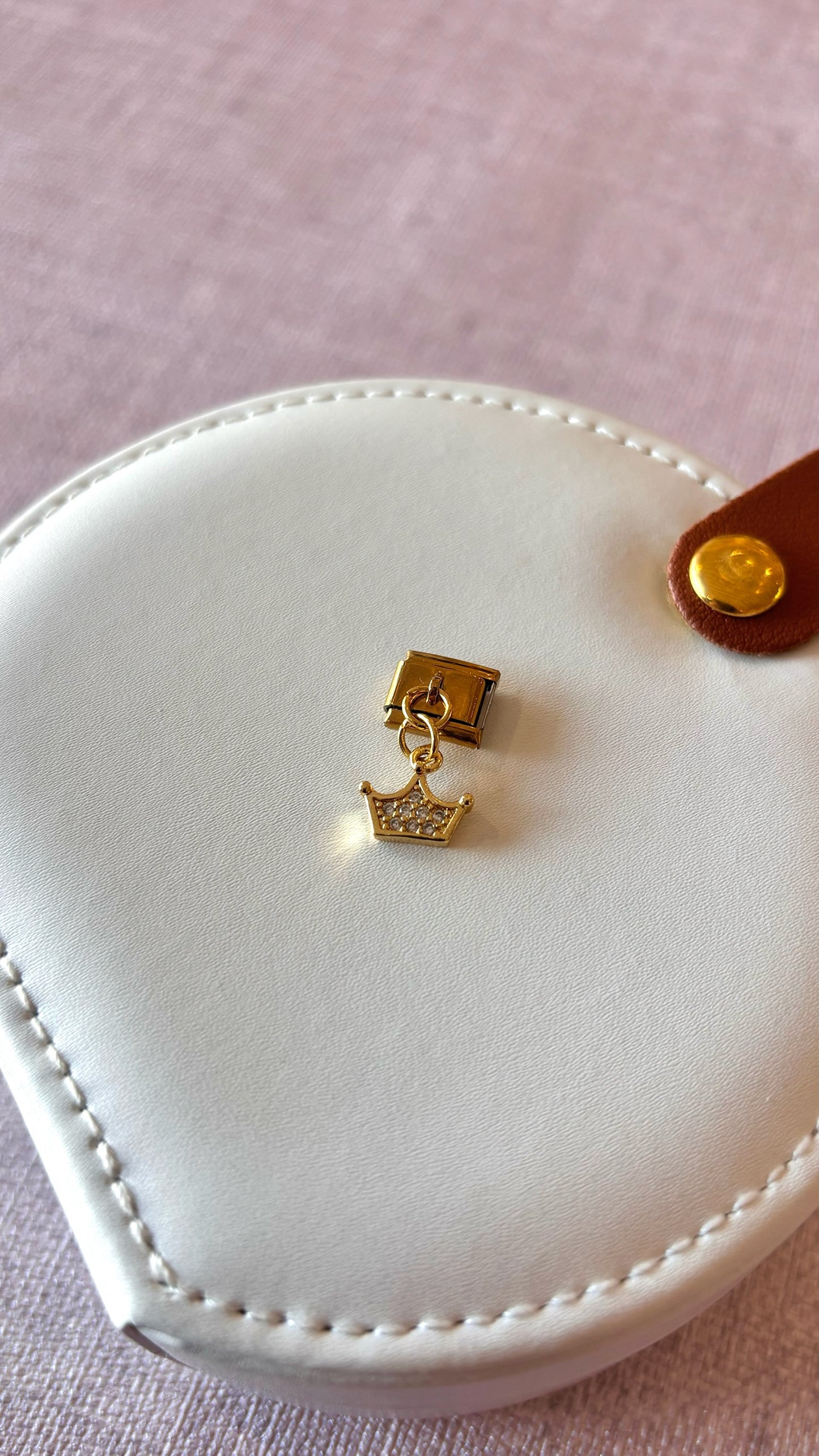 Charm colgante corona