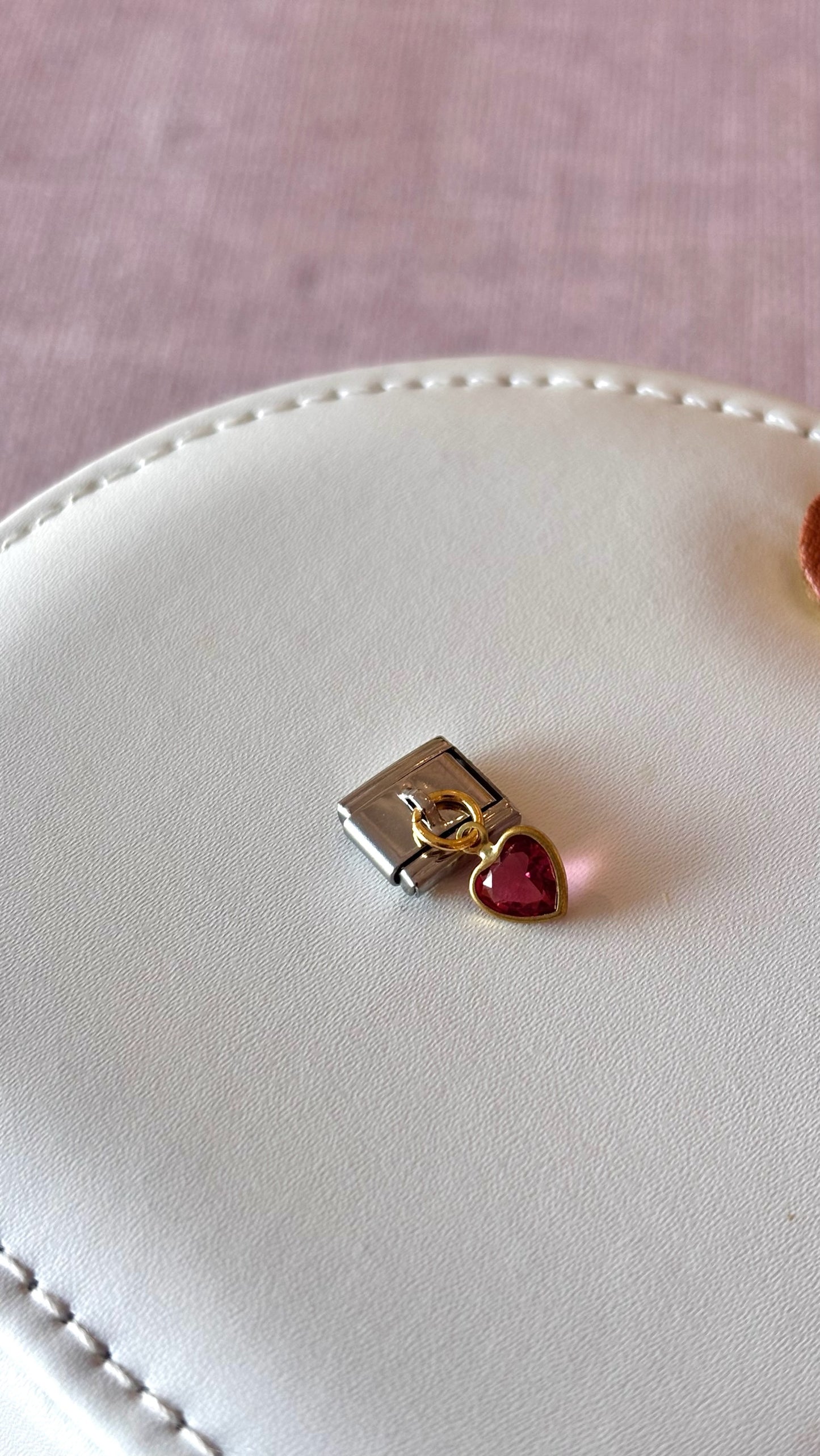 Charm colgante corazón rosa