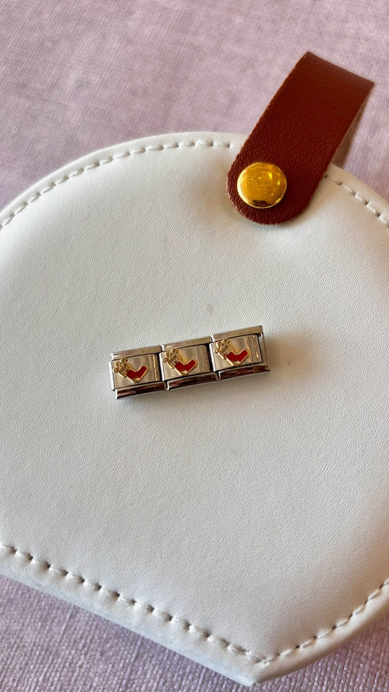 Charm bota navideña