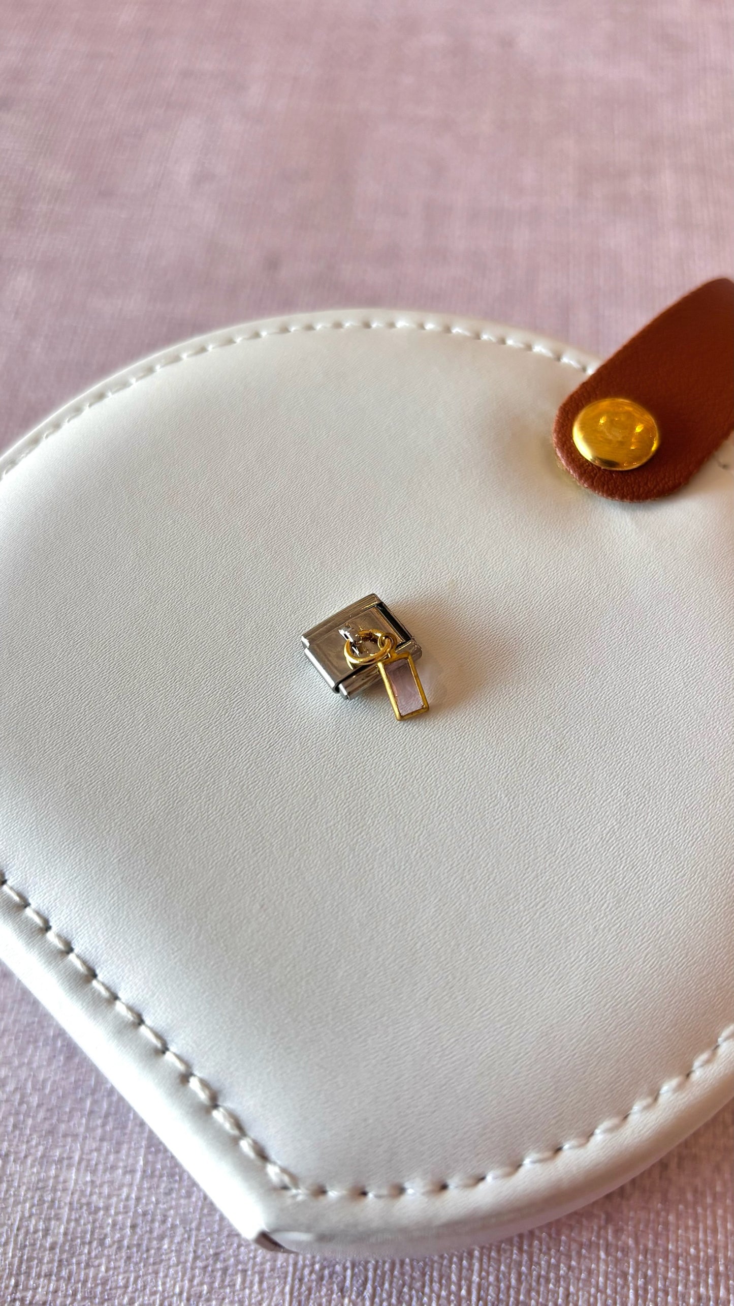 Charm colgante piedra rosa