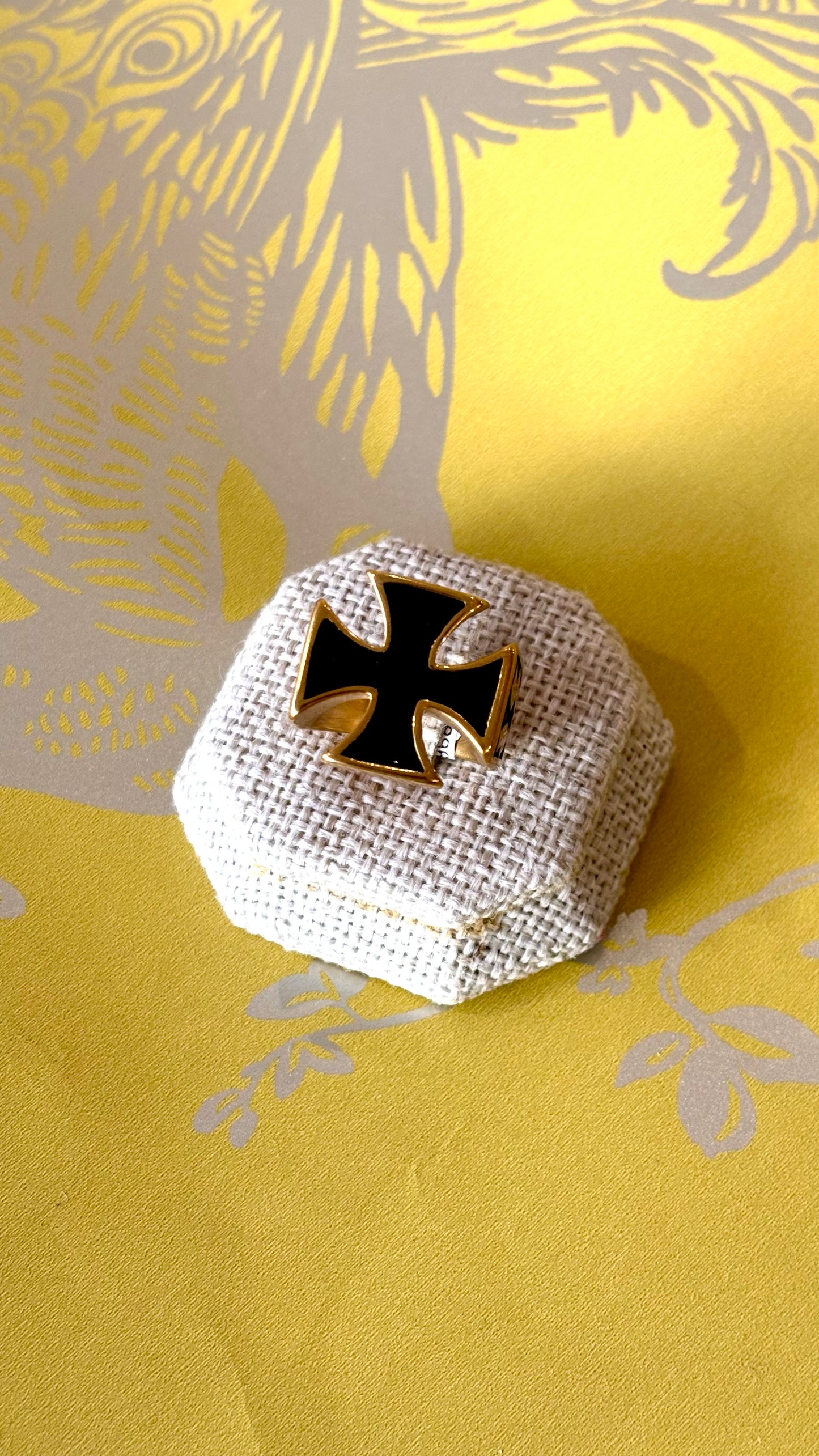 Anillo de cruz grande