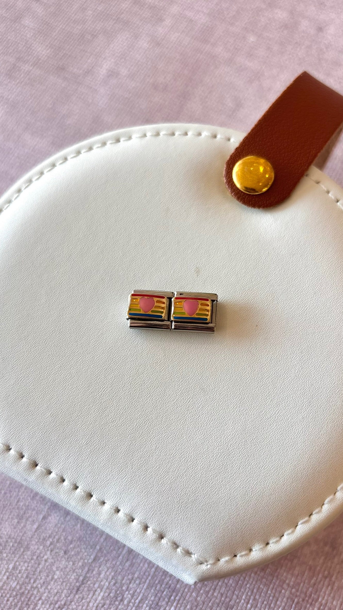 Charm bandera con corazón