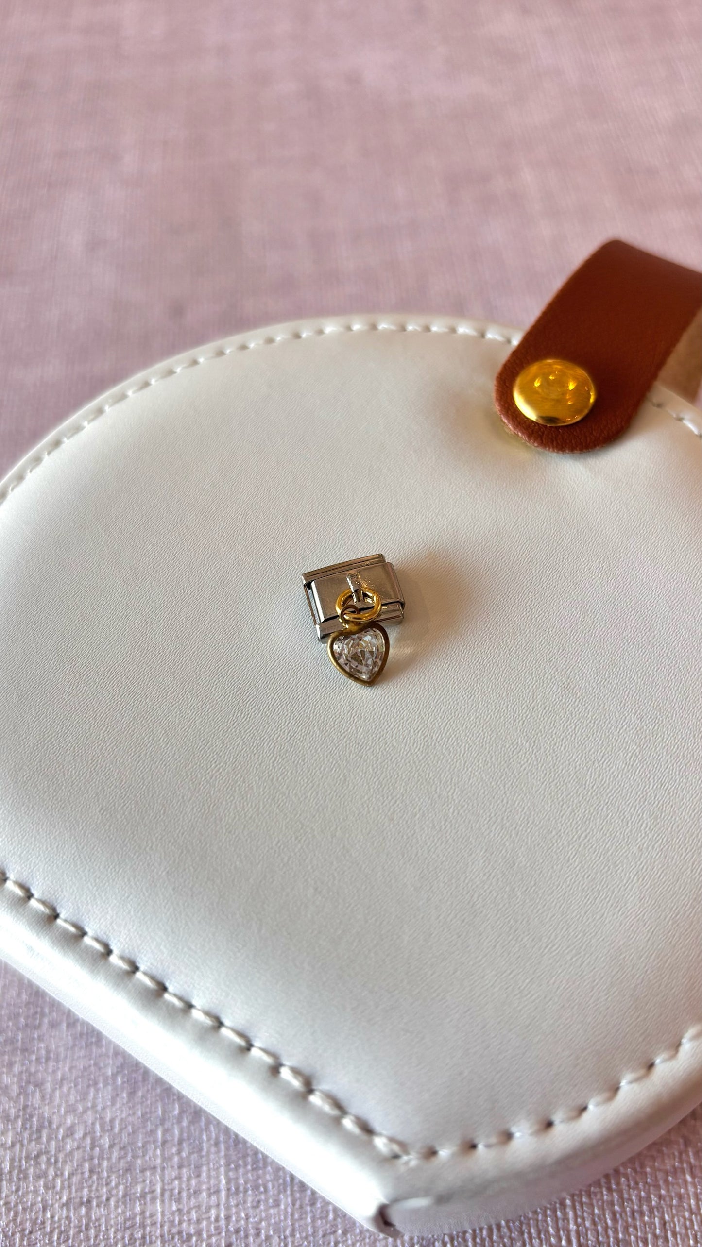 Charm colgante de corazón blanco