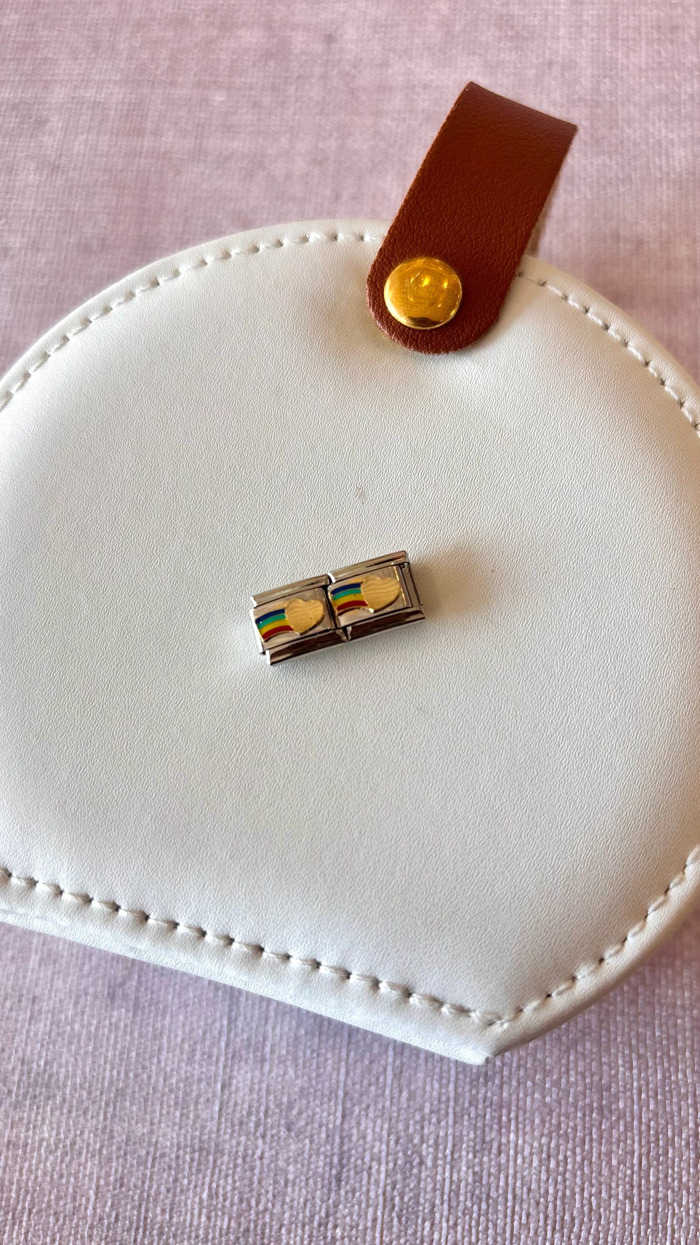 Charm corazón arcoíris