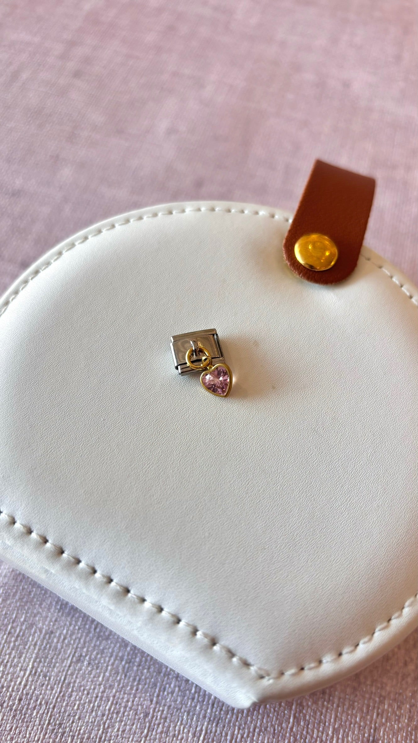 Charm colgante de corazón rosa