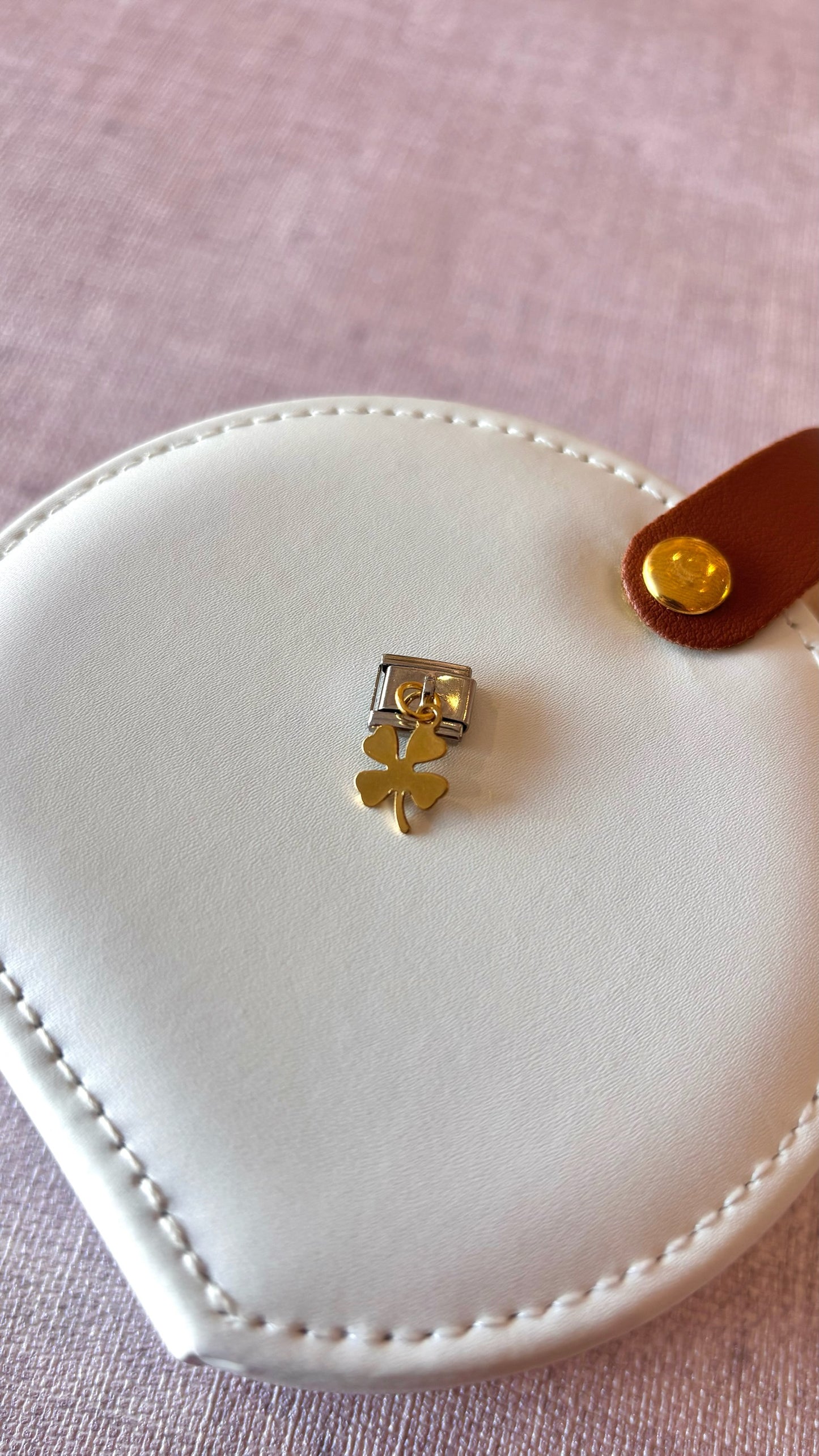 Charm colgante trébol