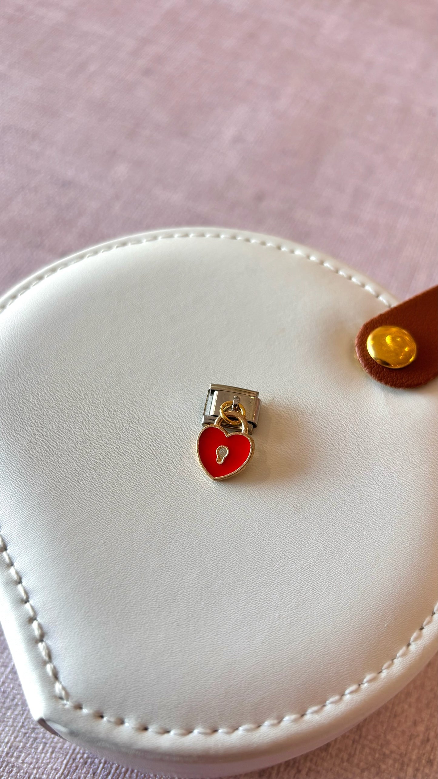 Charm colgante corazón rojo