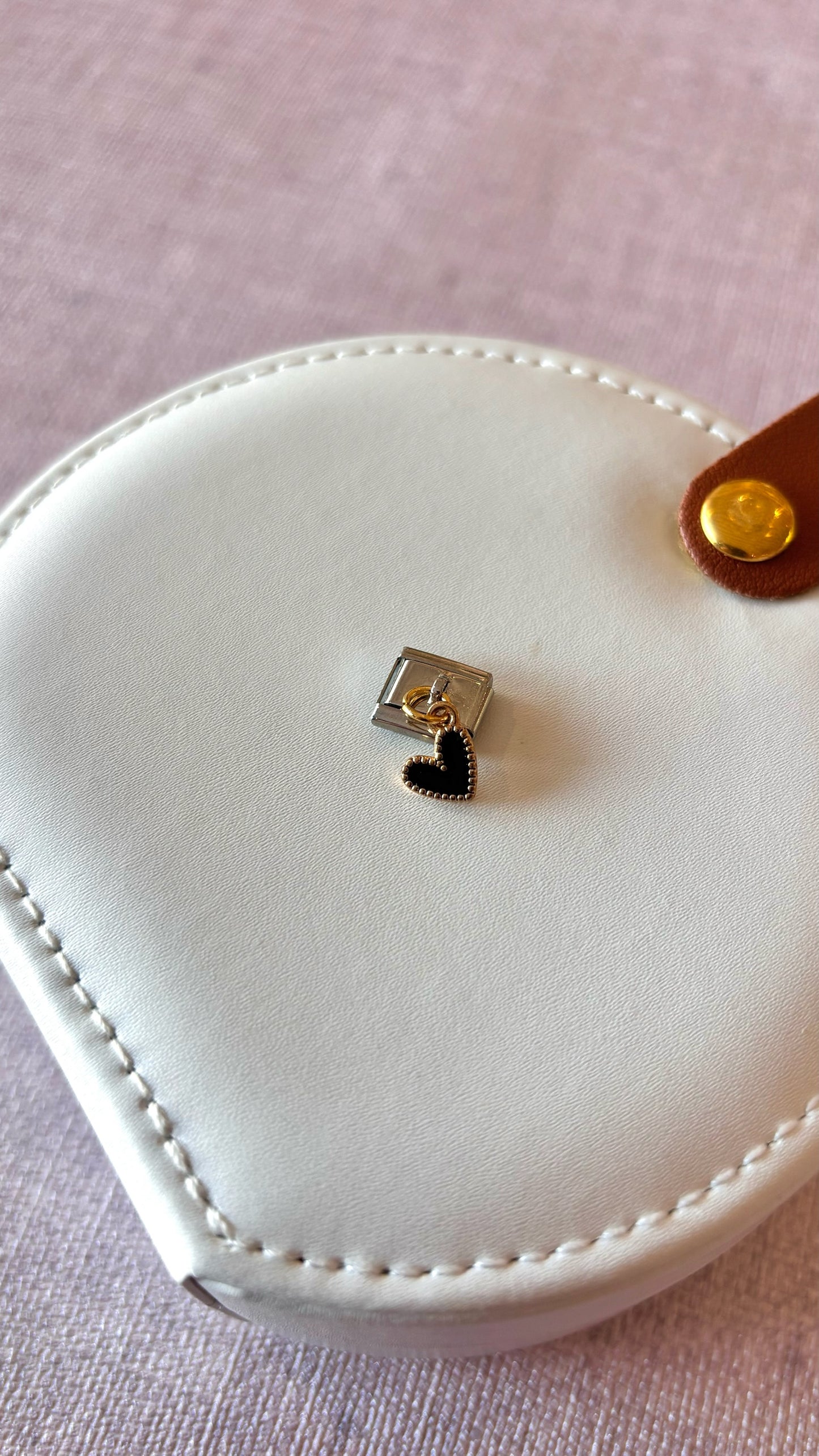 Charm colgante negro