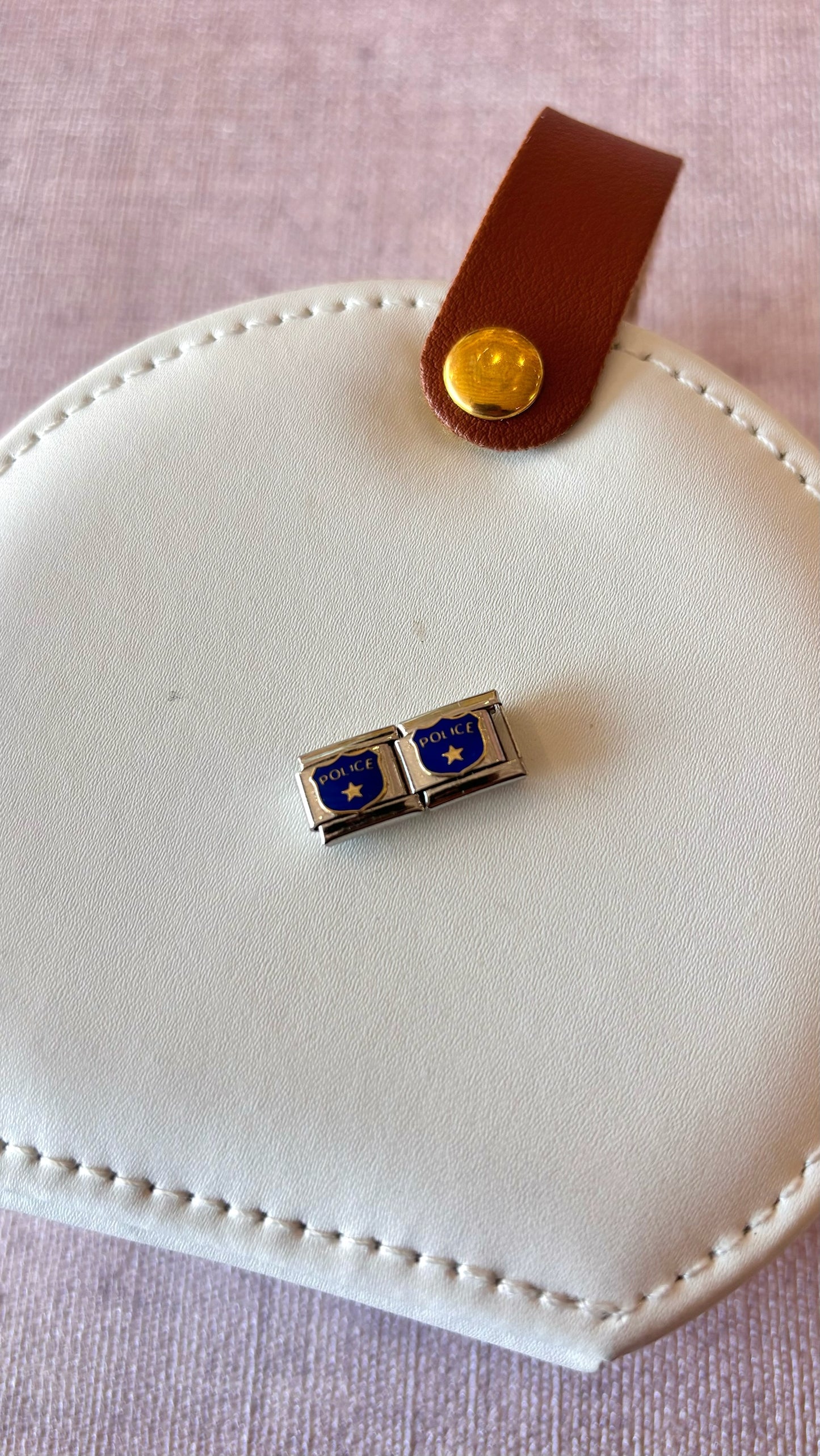 Charm policía
