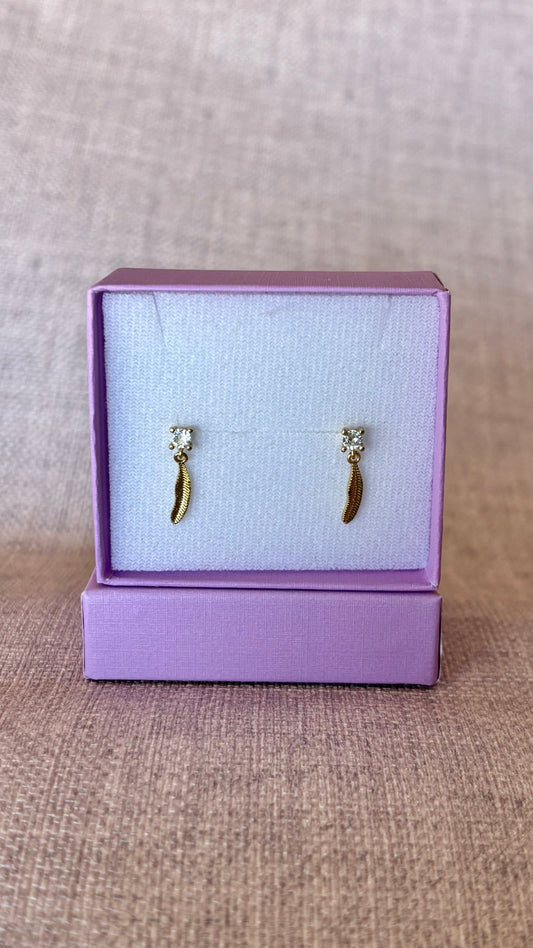 Aretes de brillo con hoja colgante